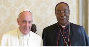 Pape François et Mgr Léon Kalenga Badikebele