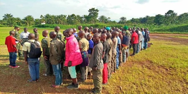 Des recrues à l'aéroport de Mavivi à Beni -