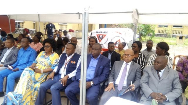 les représentants de l'UNFPA lors de la cérémonie de la remise de lot de contraceptifs à la maternité de Kintambo
