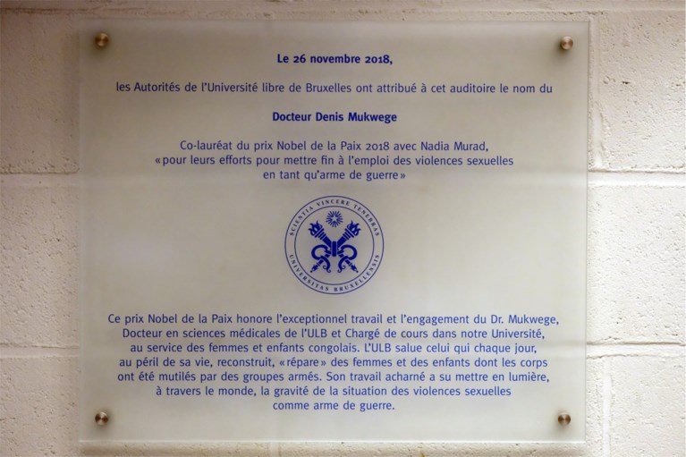 La plaque en l’honneur de Mukwege /Ph. BELGA