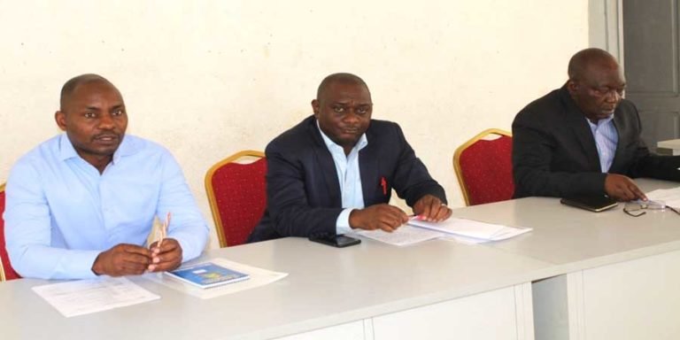De G à D - Justin Daniel Kahindo, ONU-Habitat ; Jean de Dieu Giza, ministre provincial des affaires foncières et Justin Mukanya, administrateur du territoire (Ph. Tiers)