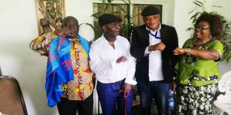 JP Boka et D. Ndongala accompagnés des cadres de la DC à sa résidence de Kinshasa, Ma Campagne
