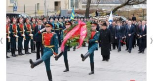 KIM JONG UN - Dépôt de la couronne de fleurs devant le Monument à la Gloire militaire