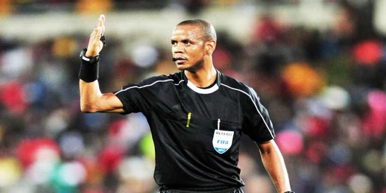 l'arbitre zambien, Janny Sikazwe