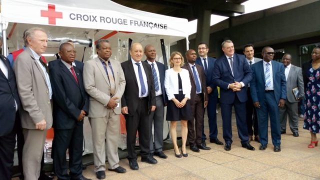 Jean-Yves le Drian à l'INRB Kinshasa -