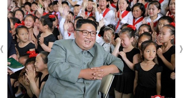 KIM JONG UN - au Palais des Enfants Voyage de mille ri pour des études