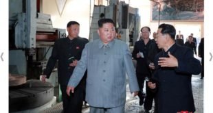 KIM JONG UN - à l’Usine de Machines-outils Jangja-gang