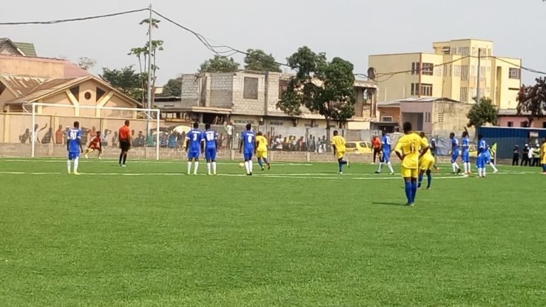 Dijack en jaune a surclassé New Jenovie en bleu et blanc (5-2) pour le compte de la 2ème journée de l'Epfkin - Stade municipal de Lemba