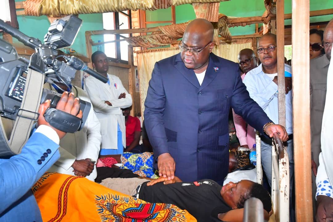 Félix Tshisekedi aux chevets des victimes de l accident de Mbanza Ngungu