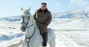 KIM JONG UN au sommet du Mont Paektu-san