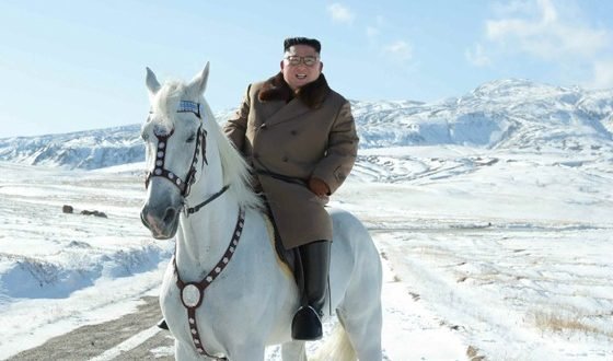 KIM JONG UN au sommet du Mont Paektu-san