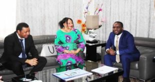 La délégation de Shenimed conduite par son DG, Singoma Mwanza lors de leur rencontre avec le vice-ministre des finances, Junior Mata