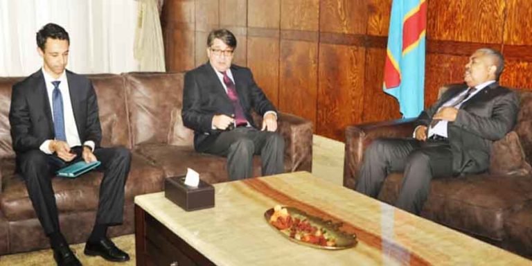 L'ambassadeur turc en RDC, Salih Bogaç Güldere reçu par le 1er vice-président du Sénat, Samy Badibanga dans son cabinet de travail