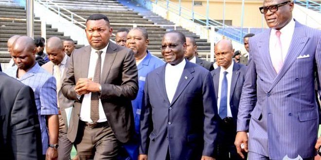 Le premier ministre, Sylvestre Ilunga Ilunkamba en visite au stade des Martyrs pour se rendre compte de l'état de ce complexe sportif menacé par la Caf