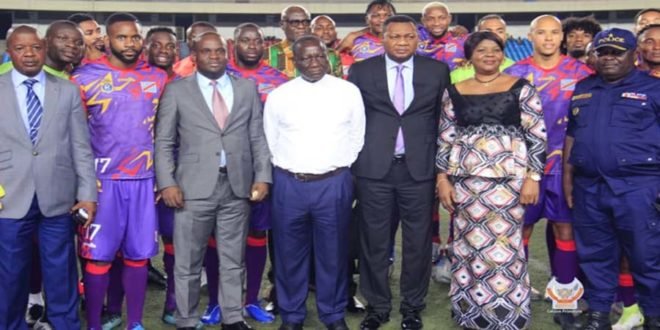 Les Léopards de la RDC A réconfortés par la présence des autorités dont le Premier ministre, Sylvestre Ilunga Ilunkamba hier mercredi 13 novembre au stade des Martyrs