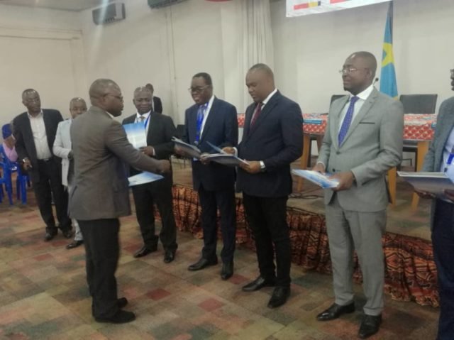 Remise des diplômes aux 26 facilitateurs BRIDGE-