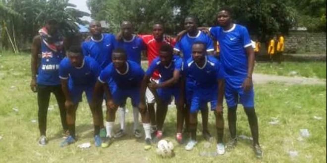 La Team Kwamouth lors d'un match des Loisirs au terrain de l' Université protestante au Congo