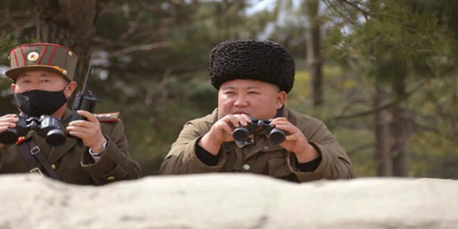 KIM JONG UN dirige un nouvel exercice de tir des unités d’artillerie à longue portée du Front de l’APC
