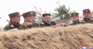 KIM JONG UN dirige la compétition de canonnage des Unités interarmes du Secteur Ouest du Front