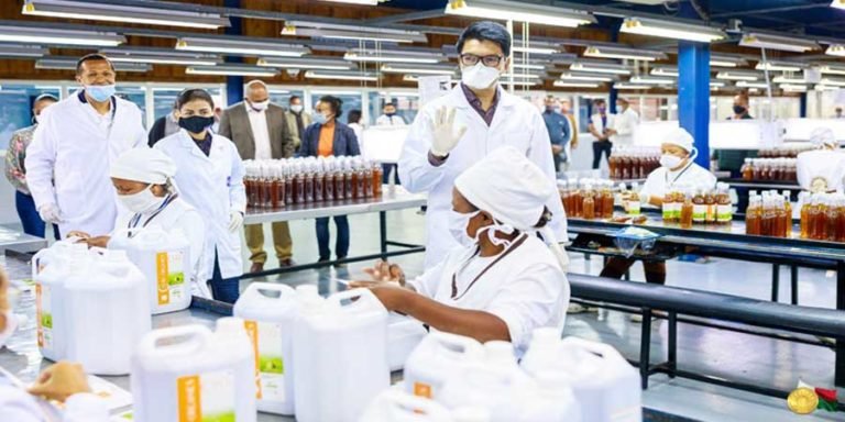 Madagascar : lancement du Covid-Organics, un remède préventif et curatif