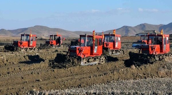 1 - On élargit la superficie de la terre arable