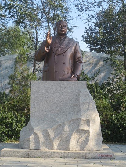 RPDC-RPC; La statue de ZHOU Enlai érigée à Hungnam