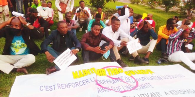 RDC-Kinshasa Le gouverneur du Sud-Kivu désavoué par sa population à son arrivée à l'aéroport de Ndjili