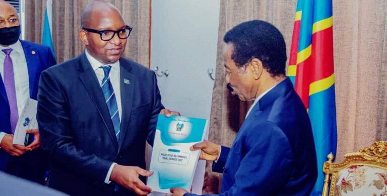 RDC: le projet de budget 2022 s'élève à hauteur de 20.682,6 milliards de FC (environ 10,3 milliards USD)