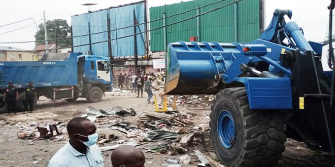 Opération Kin Bopeto oblige, l'autorité urbaine va t'en guerre contre des marchés pirates à travers la ville de Kinshasa. Photo Thiers