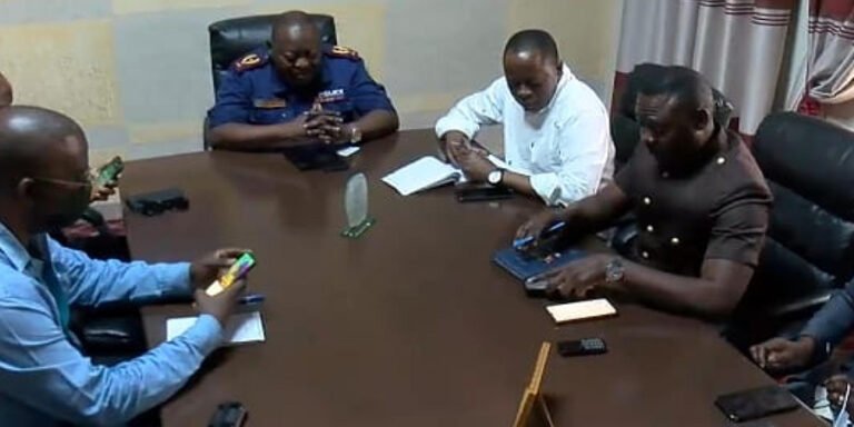 Sylvano Kasongo et les journalistes