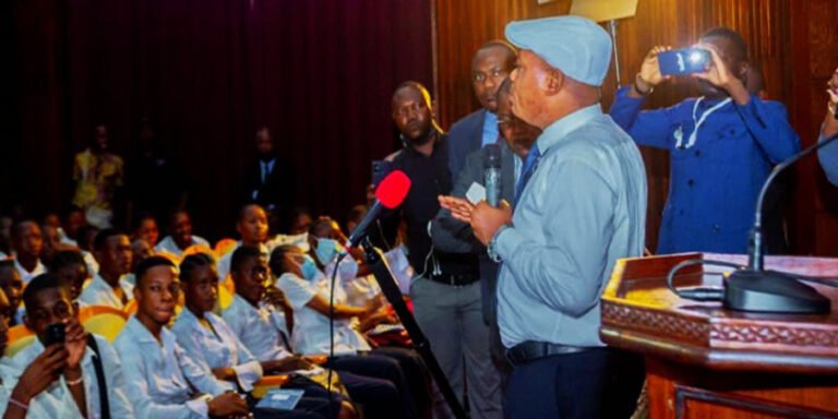 Éducation : "vos enseignants sont payés, ils exigent l'amélioration de leur salaire", JM Kabund aux élèves