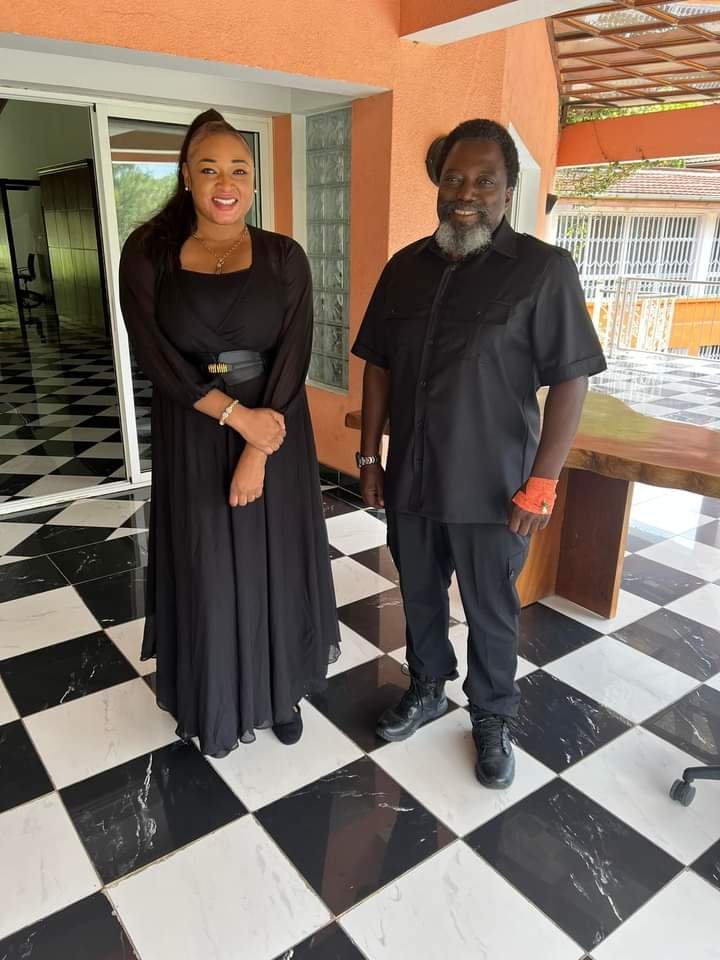 Contrairement aux rumeurs : Après son accident, voici Kabila tout souriant !