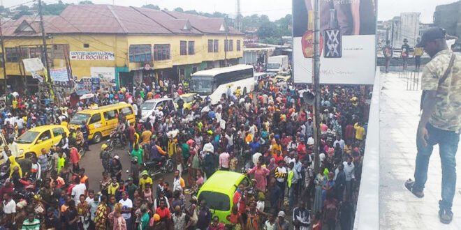 Kinshasa: Un cable haute tension de la snel tue une vingtaine de personnes au Marché Matadi kibala