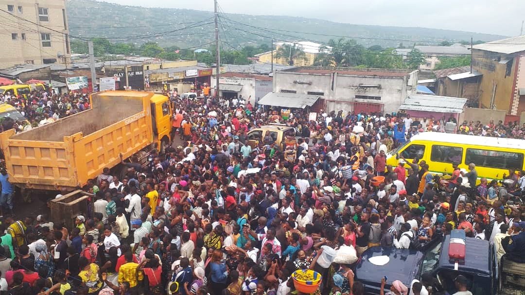 Kinshasa: Un cable haute tension de la snel tue une vingtaine de personnes au Marché Matadi kibala