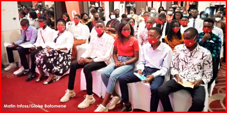 La Fondation Vodacom octroie 25 bourses aux distingués lauréats de l'Exetat 2021, après un test sélectif