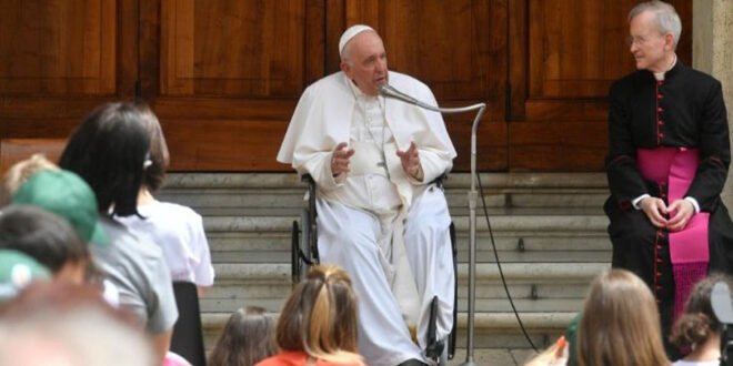 Le Pape reporte son voyage