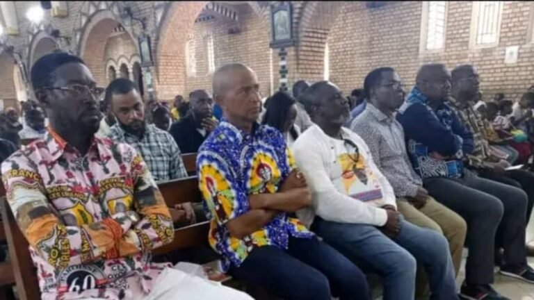 Kintambo: Moïse Katumbi parmi les fidèles de Saint François de Sales comme Emmanuel