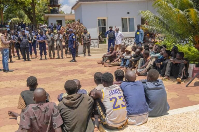 Ituri : à Bunia, 63 présumés bandits présentés à l'administration militaire