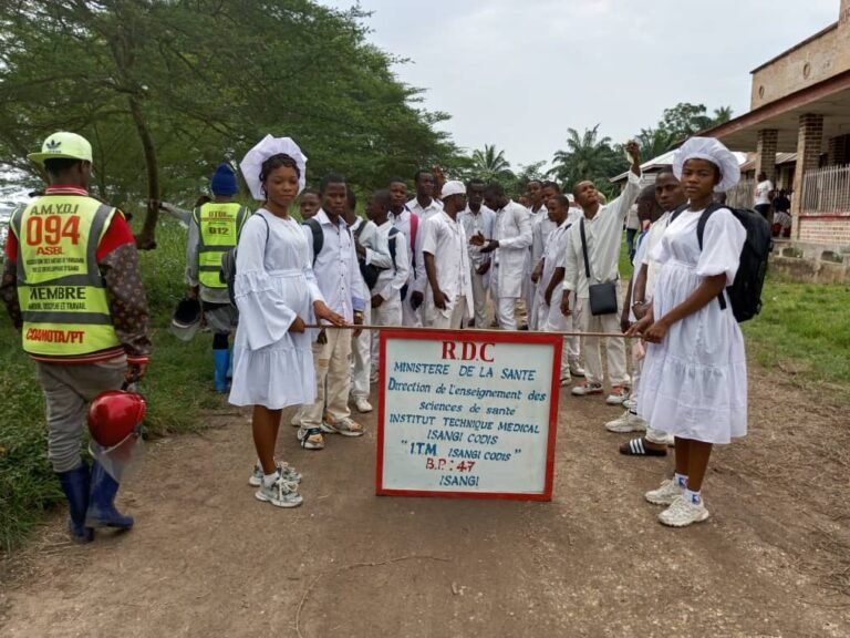 Tshopo : Marche pacifique des corps soignants après l’assassinat de leurs collègues à Isangi